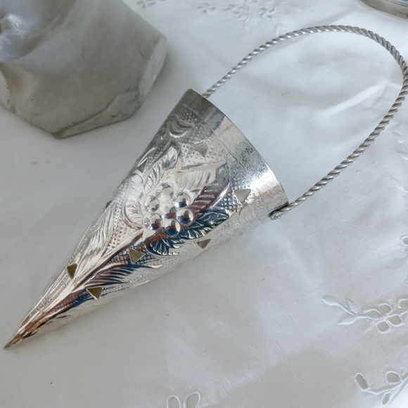 Lovely  Cottage Tussie Mussie Flower Holder - Picture 3 of 3